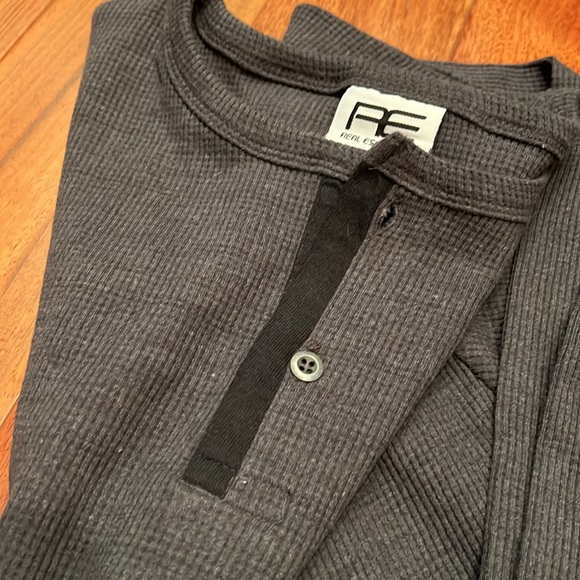 2 Men's Long Sleeve Thermal Henleys - Picture 3 of 6